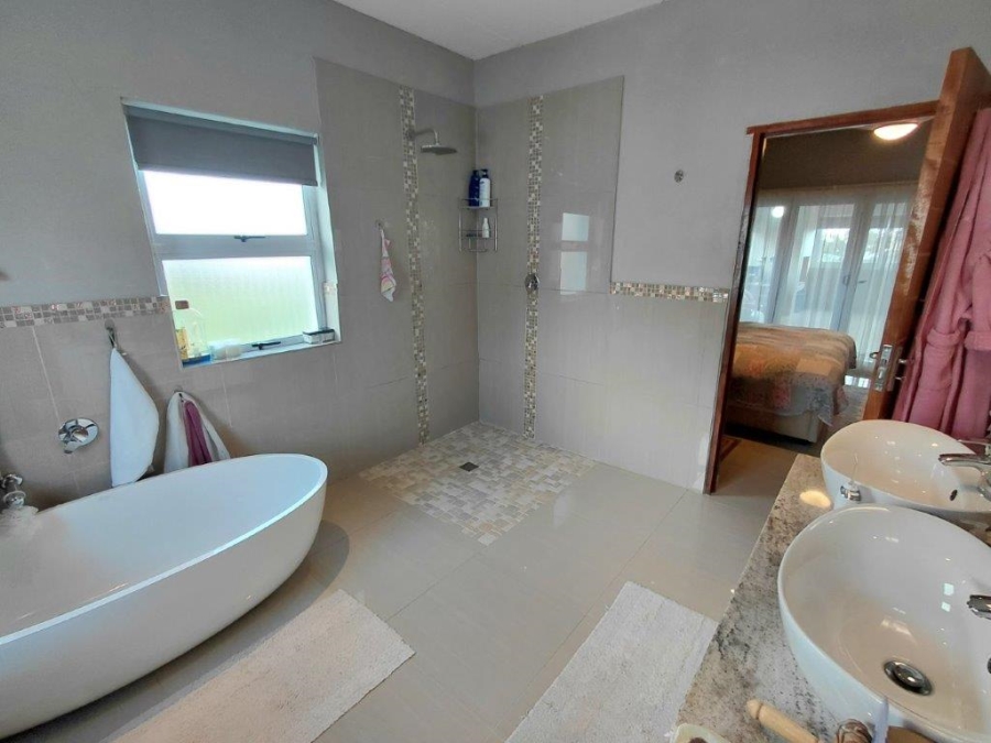 4 Bedroom Property for Sale in Fairview Golf Estate Western Cape